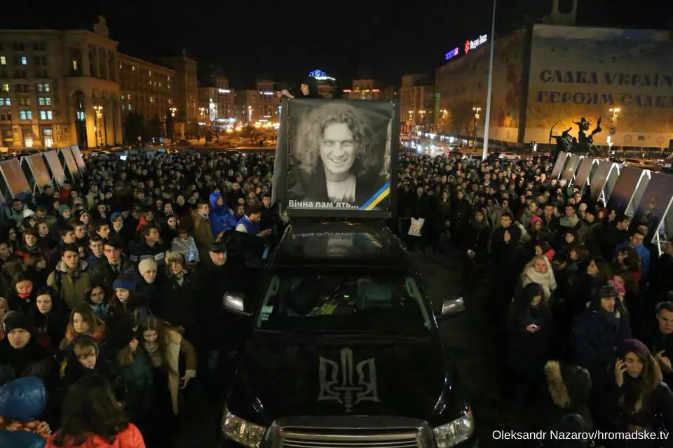 Сотні людей вийшли вшанувати пам'ять Кузьми на Майдан Незалежності http://goo.gl/0j4wds