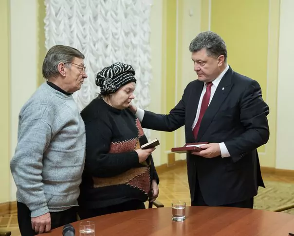 Порошенко має намір зробити День захисника України 14 жовтня вихідним 
