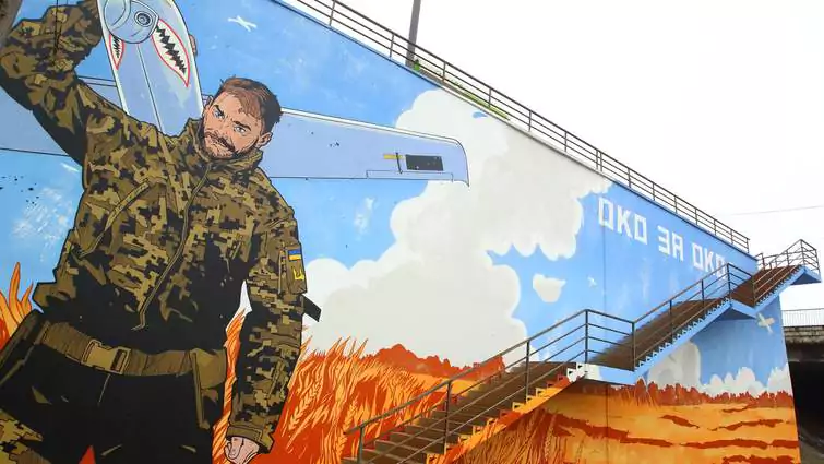 У Києві з'явився 30-метровий мурал із безпілотником «Шарк»