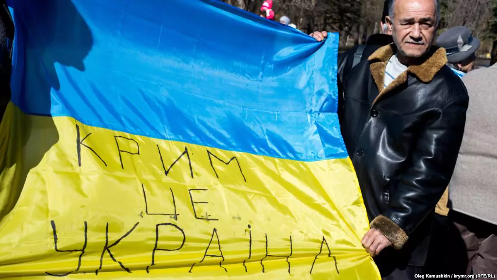 Митинг в Ялте - Путину: 