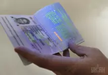 Яценюк повідомив, коли українські паспорти замінять на id-картки
