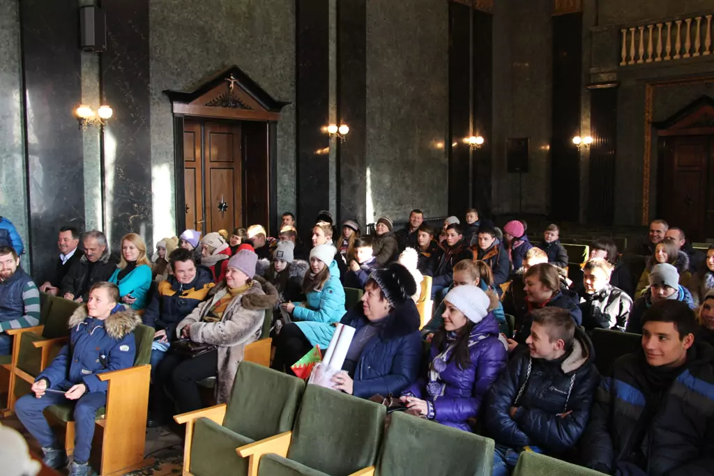 Діти з прифронтової зони Авдіївки повертаються з Дрогобича додому
