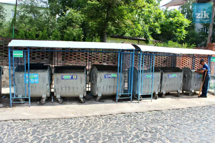 У Львові знайдено єдиний чистий від сміття мікрорайон – поруч хати Садового. Фотофакт 